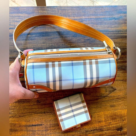 Vintage Burberry NovaCheck Small Barrel Bag with/Wallet - Picture 4 of 16